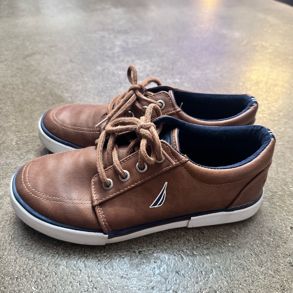 Boys Nautica dress shoes- size Youth 2